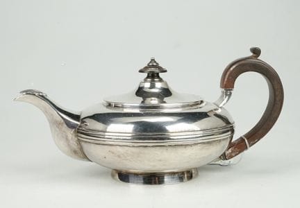 Teiera “London Joseph Angell 1828 Regency”. Sul fo
