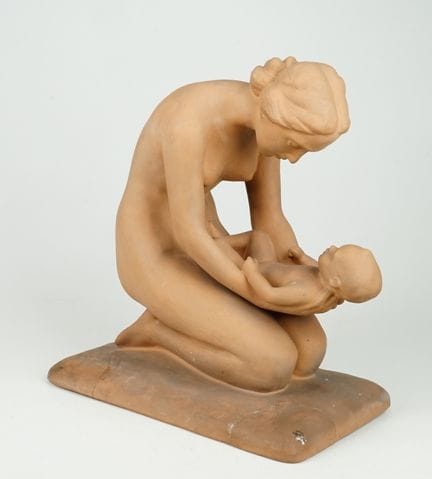 Madre e bambino - Scultura in terracotta con monog