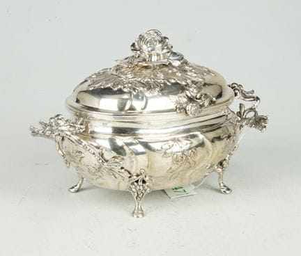Bedeutende Zuckerdose aus Adelsbesitz J.H. Rohde V