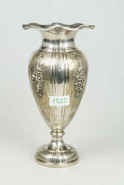 Vaso neobarocco in argento 800 con punzone a rombo