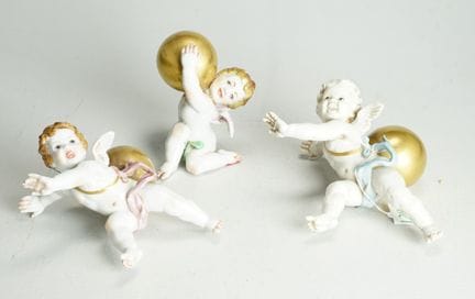 Algora Spain: Tre putti che giocano con palline d’