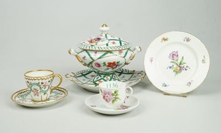 Paris Royal Porcelain: Kleine Deckelterinne u. Anb