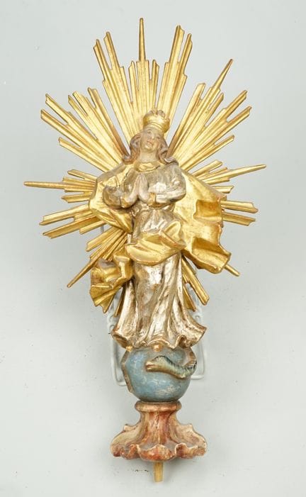 Madonna Radiante: intagliata nel legno, incastonat