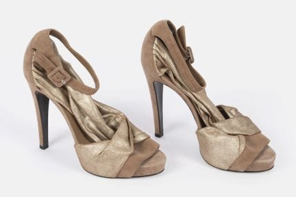 HERMES
Coppia di scarpe con tacco alto in pelle di