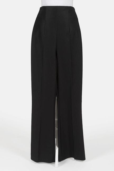 爱马仕
黑色喇叭裤，
侧面拉链和纽扣闭合
尺码 38
品牌正品——特价款
整体状况良好