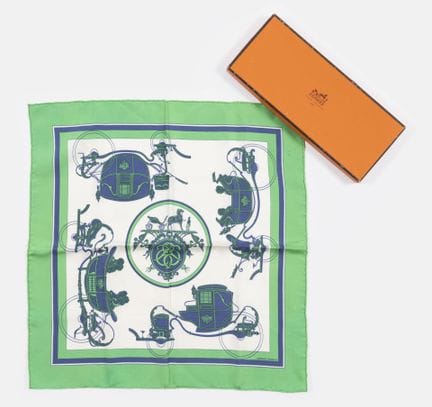 HERMES
Silk scarf in shades of blue and green
No d