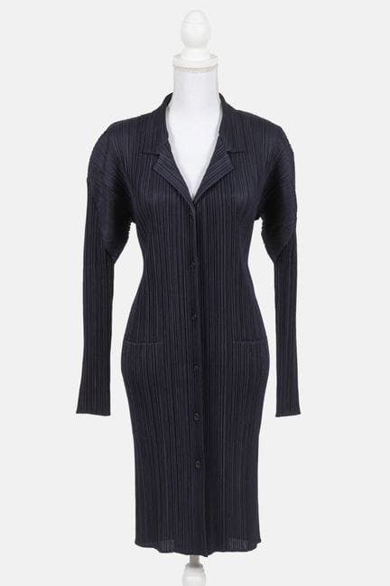 PLEATS PLEASE ISSEY MIYAKE
Navy blue pleated long 