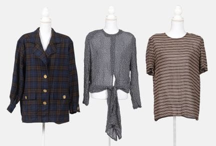 GIVENCHY 专卖店
套装包含：
- 一件棕色醋酸纤维与粘胶混纺短袖T恤，配有白色条纹
背面拉链