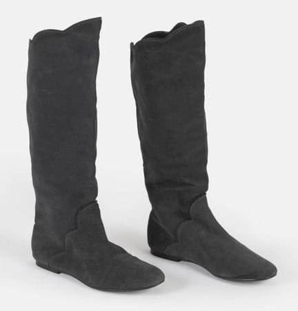 MARC JACOBS
Pair of flat gray suede boots with sca