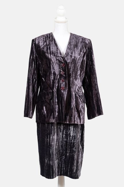 伊夫·圣洛朗（YVES SAINT LAURENT）VARIATION系列
紫色天鹅绒百褶裙套装
带