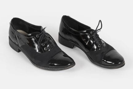 CHANEL
Pair of black patent leather and black fabr