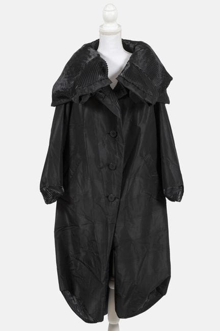 ISSEY MIYAKE Fête
Black silk and polyester jacket,