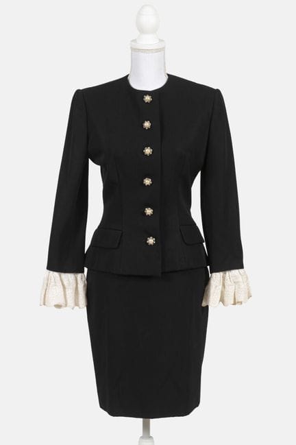 JEAN PATOU
“Westminster” skirt suit in black powde
