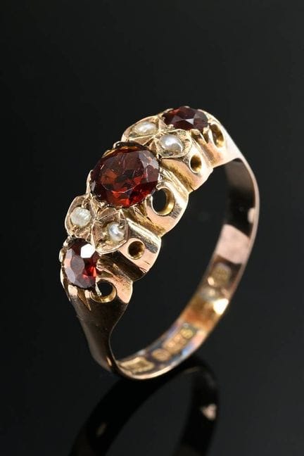 Bague victorienne en or rose 375 avec un grenat et