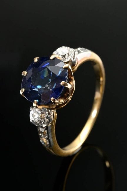 Bague en or jaune 750 avec un saphir rond à facett