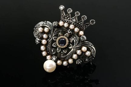 Broche décorative en forme de couronne, en or jaun
