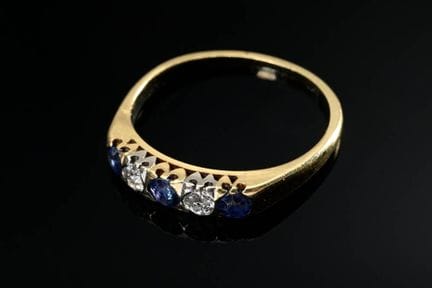 Bague fine en or jaune 585, ornée de saphirs synth