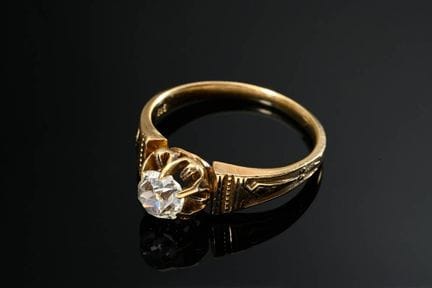 Délicate bague en or jaune 585 sertie d'un diamant