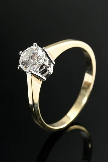 Bague en or jaune 585 avec un solitaire en diamant