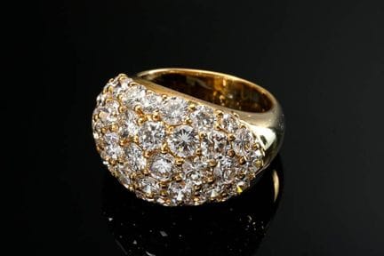 Bague imposante en or jaune 750 de forme bombée, s