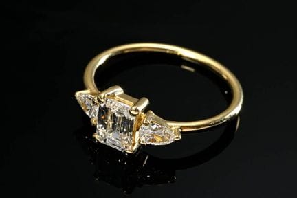 Bague en or jaune 750 sertie d'un diamant taille é