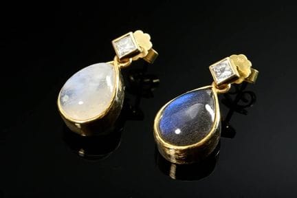 Paire de boucles d'oreilles en or jaune 750 ornées