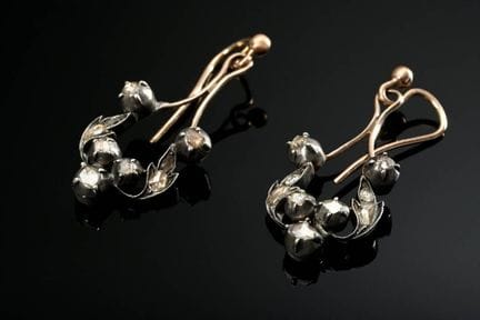 Paire de boucles d'oreilles anciennes en or rose 5