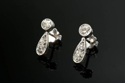Paire de boucles d'oreilles discrètes en platine s