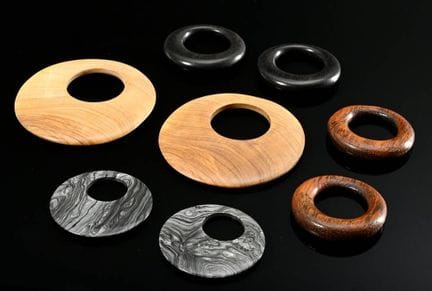 4 paires assorties de boucles d'oreilles Wilm, en 