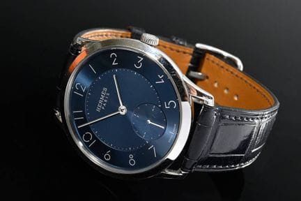 爱马仕“Slim d'Hermès”不锈钢腕表，自动上链，蓝色表盘，时标环饰有太阳纹玑镂纹，表镜和表