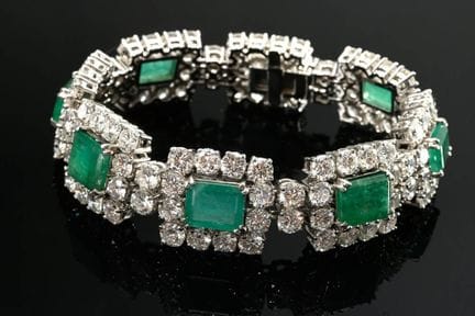 Imposant bracelet en or blanc 750 serti d'émeraude