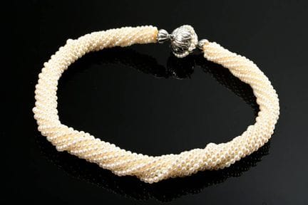 Collier torsadé en perles de culture d'eau douce, 