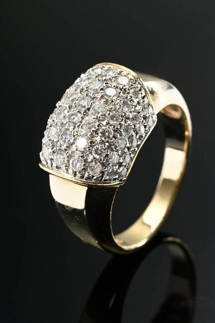 Large bague en or jaune 585 avec une tête de bague