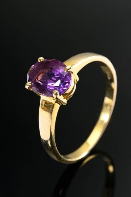 Bague délicate en or jaune 585 sertie d'une améthy