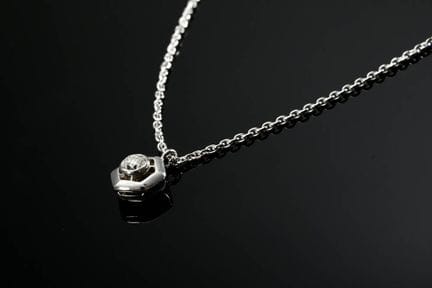 Pendentif en or blanc 750, composé de 2 éléments, 