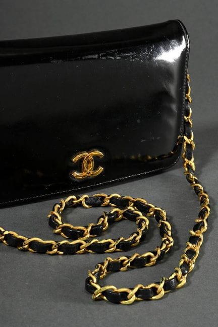 Petite pochette de soirée Chanel vintage en cuir v