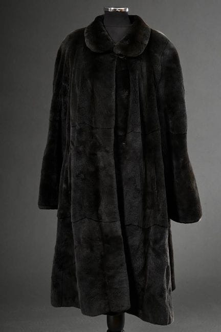 Long manteau noir en velours, doublé de popeline n