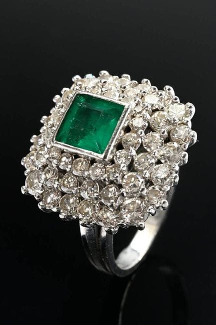 Grande bague en or blanc 585 avec émeraude carrée 