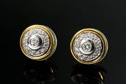 Paire de boucles d'oreilles classiques rondes en o