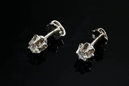 Paire de boucles d'oreilles en or blanc 585 sertie