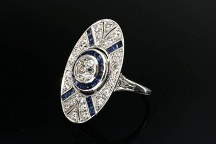 Grande bague Art Déco en platine avec diamant tail