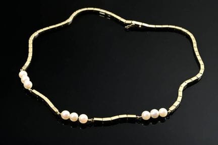 585黄金砖砌纹样项链，镶嵌3×3颗养殖珍珠（直径5.7毫米），重17.9克，长45厘米