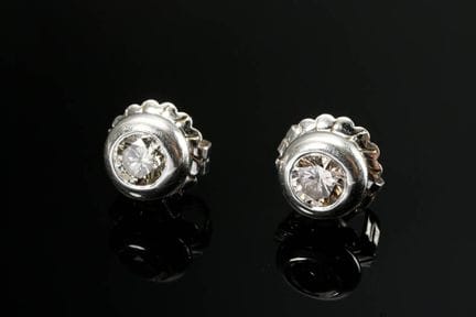 Paire de boucles d'oreilles en or blanc 750 avec d