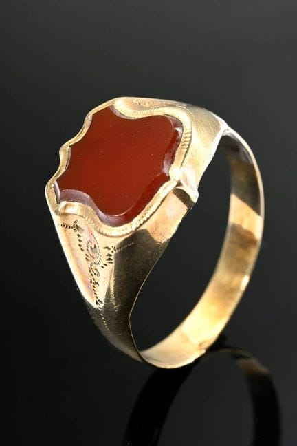 Bague-sceau ancienne en or rose 333, avec une plaq