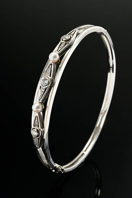 Élégant bracelet en or blanc 585 orné d'une bande 