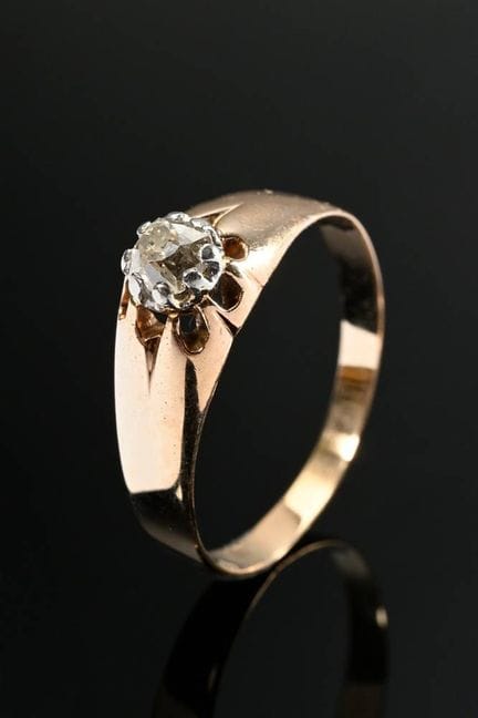 Bague antique en or rose 585 avec diamant taille a