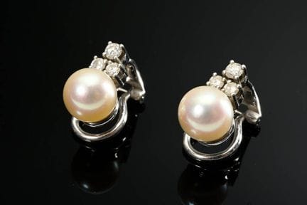 Paire de boucles d'oreilles à clip en or blanc 750