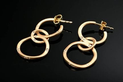 Paire de créoles en or rose 750 mat, avec éléments
