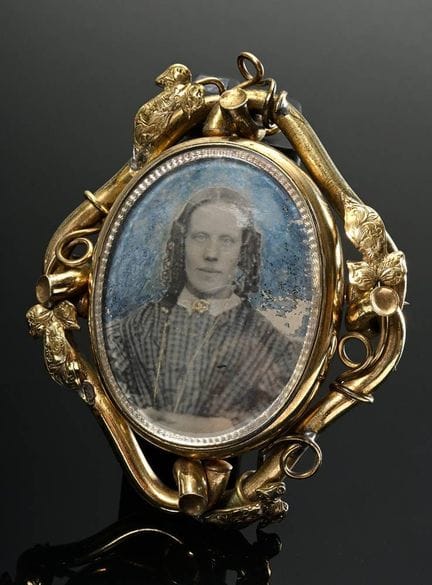 Broche réversible en doublé de style Biedermeier t