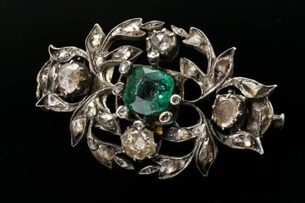 Pendentif antique en argent en forme d'épingle, or